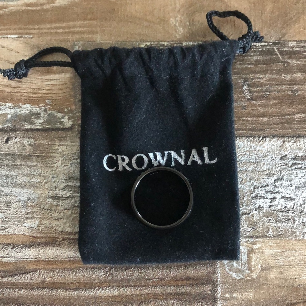 Mens ring hasn’t been used it was too small